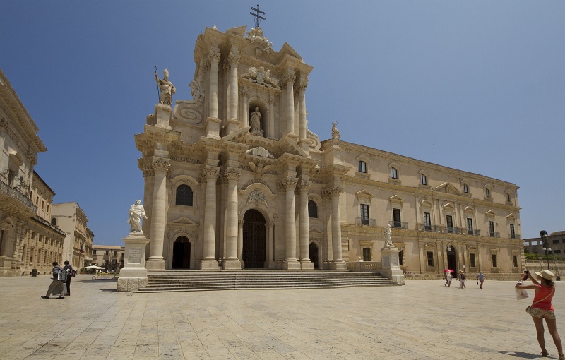 1600px-Cattedrale, Syracuse, Province of Syracuse, Ortygia, Sicily, Italy - panoramio.jpg